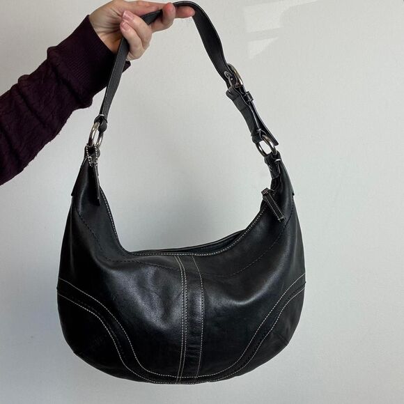 Coach Handbags - Coach Vintage Y2K Soho Black Leather Hobo Bag